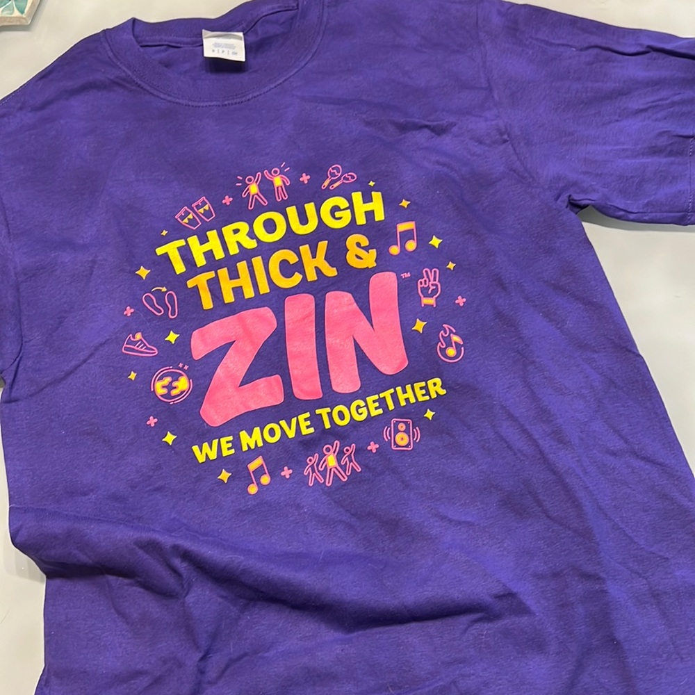 Tshirt purple small zumba